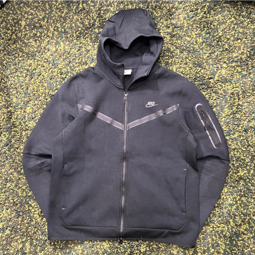 Nike Men’s Black Zip-Up Hoodie Sweater
